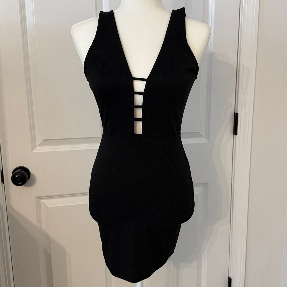Forever 21 Classic Black Sleeveless Dress w/ Strappy Front